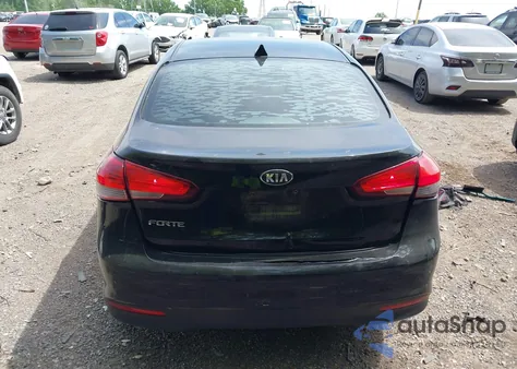 2018 Kia Forte Lx z USA, uszkodzony, nr VIN 3KPFL4A75JE186244
